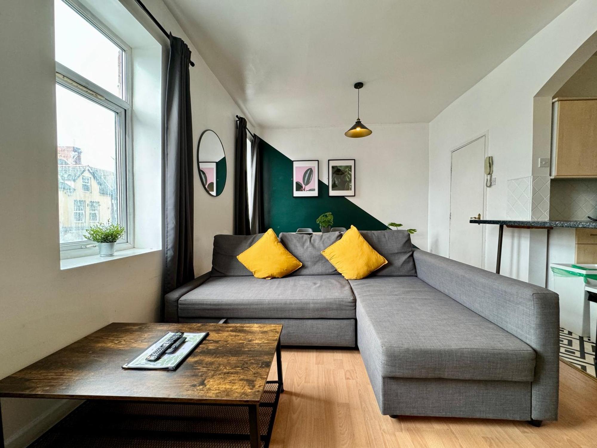 Space For Groups, 10 Mins From Queen St! Cardiff Eksteriør bilde