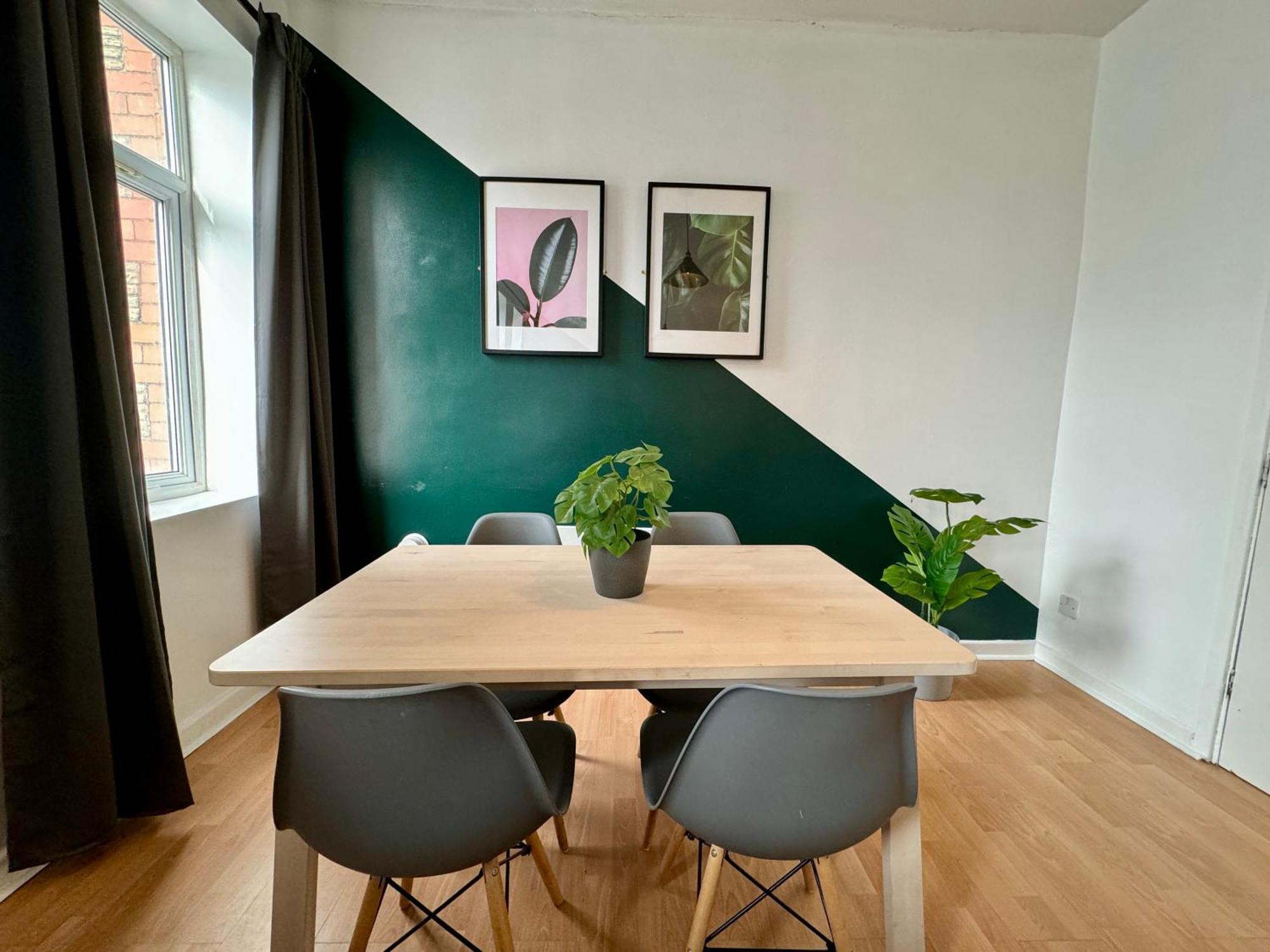 Space For Groups, 10 Mins From Queen St! Cardiff Eksteriør bilde